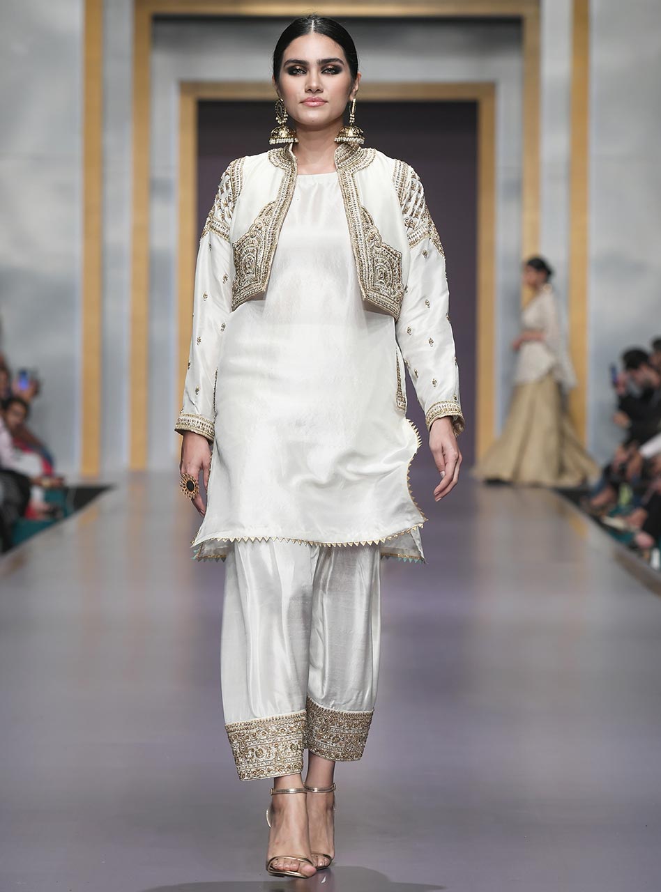 Zainab Chottani | Semi Formals | MEHRAB - Riwayat-e-Khas