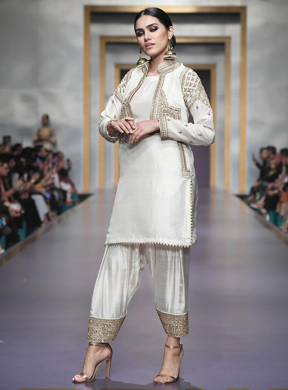 Zainab Chottani | Semi Formals | MEHRAB - Riwayat-e-Khas