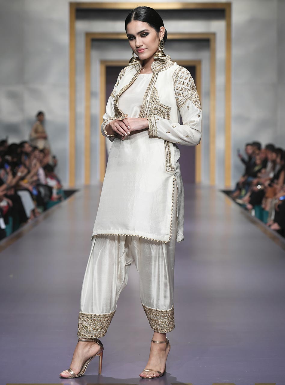 Zainab Chottani | Semi Formals | MEHRAB - Riwayat-e-Khas