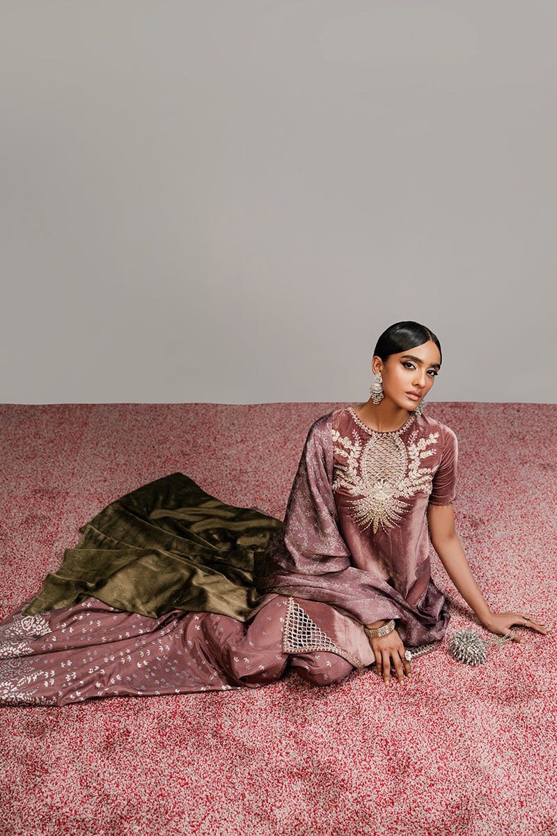 Haute Form | Rose Winter Plush | Seductress - Riwayat-e-Khas