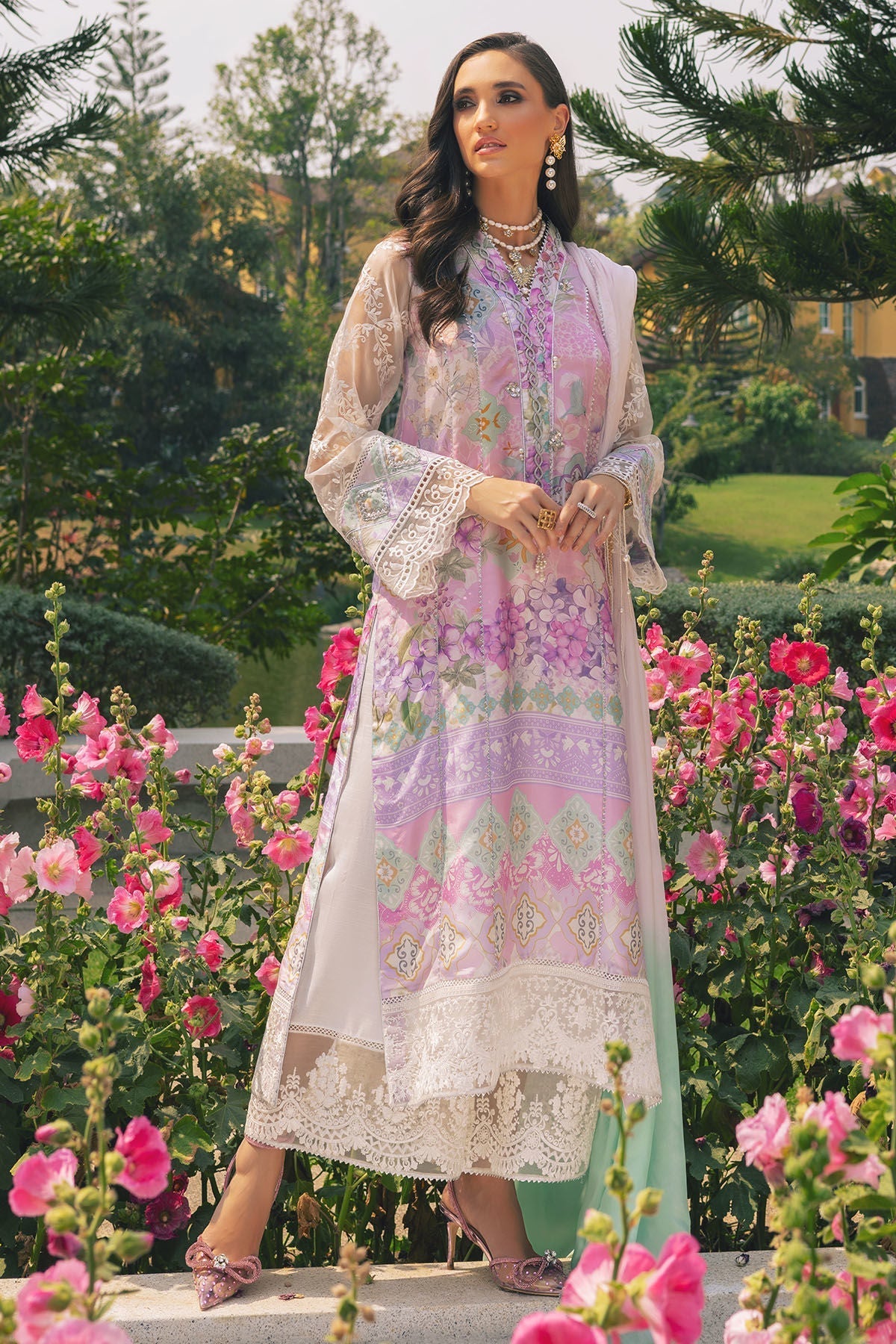 Annus Abrar | Luxe Silk Pret | LARISA