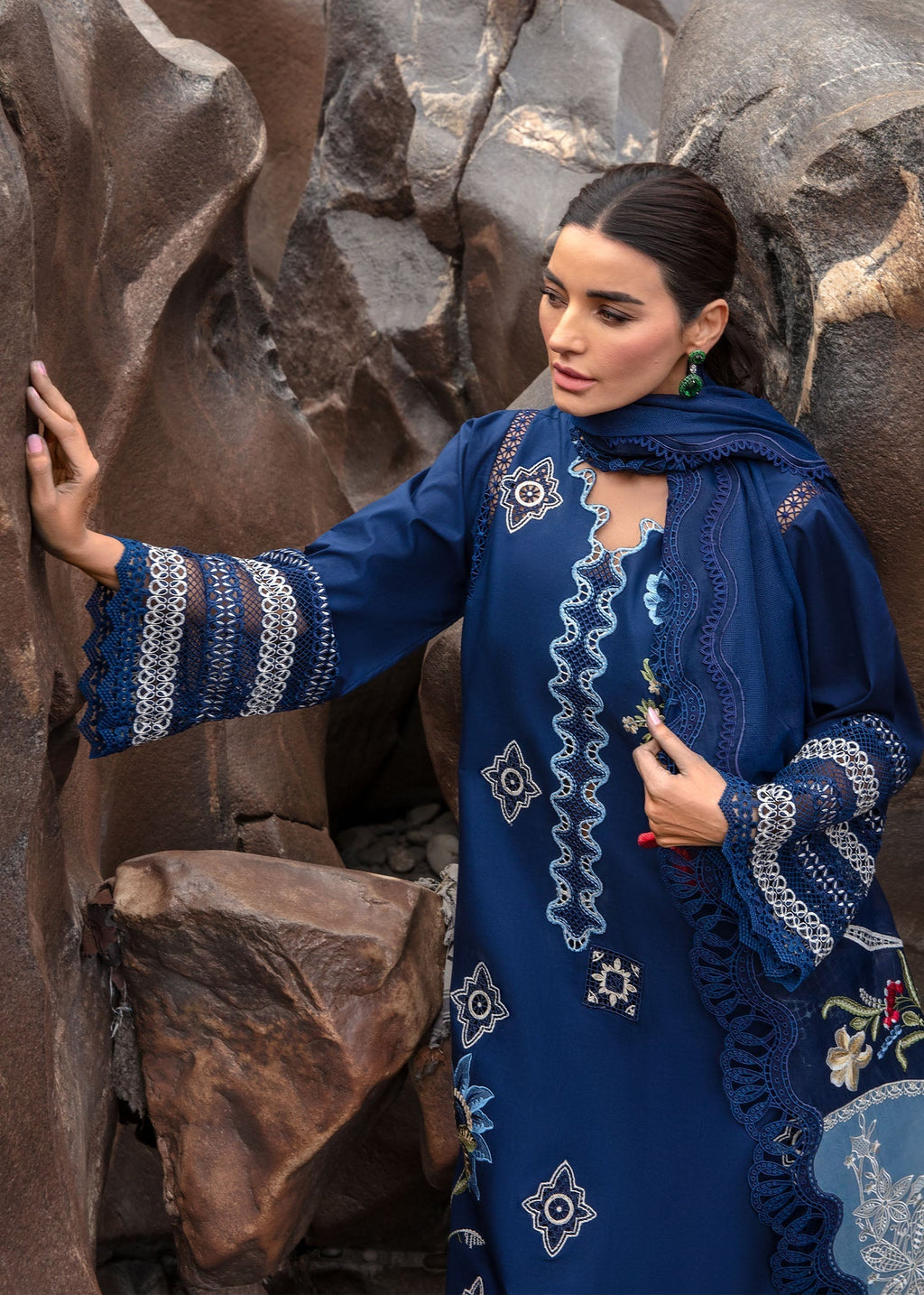 Crimson | Lawn 2024 | Into The Wild - Midnight Blue