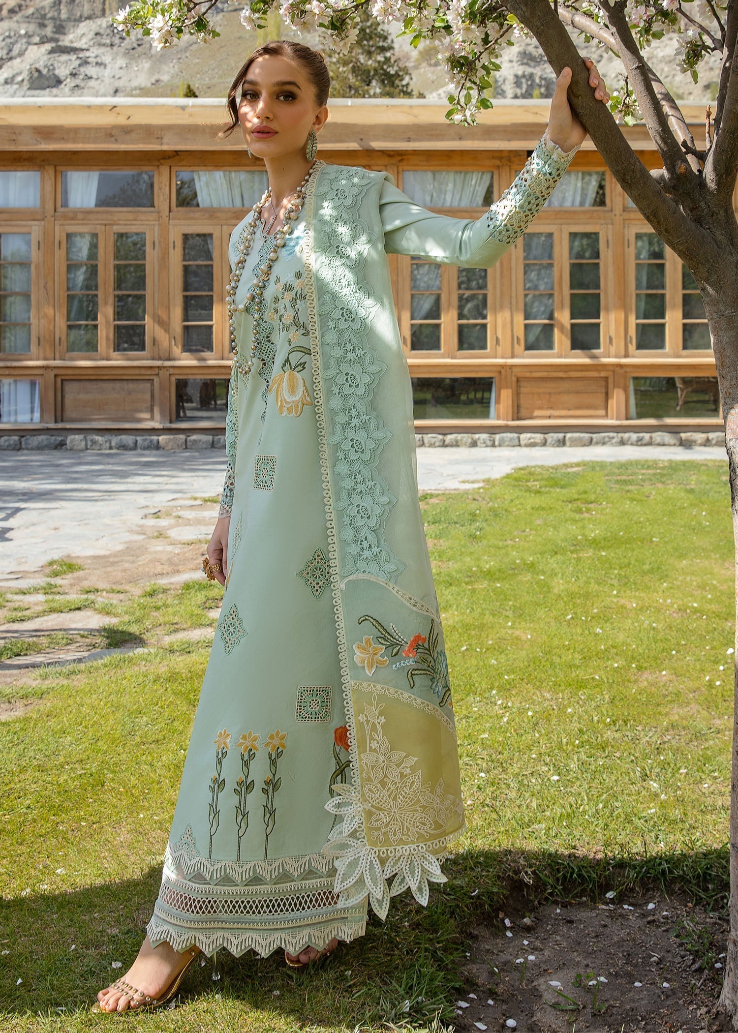 Crimson | Lawn 2024 | Into The Wild - Aqua