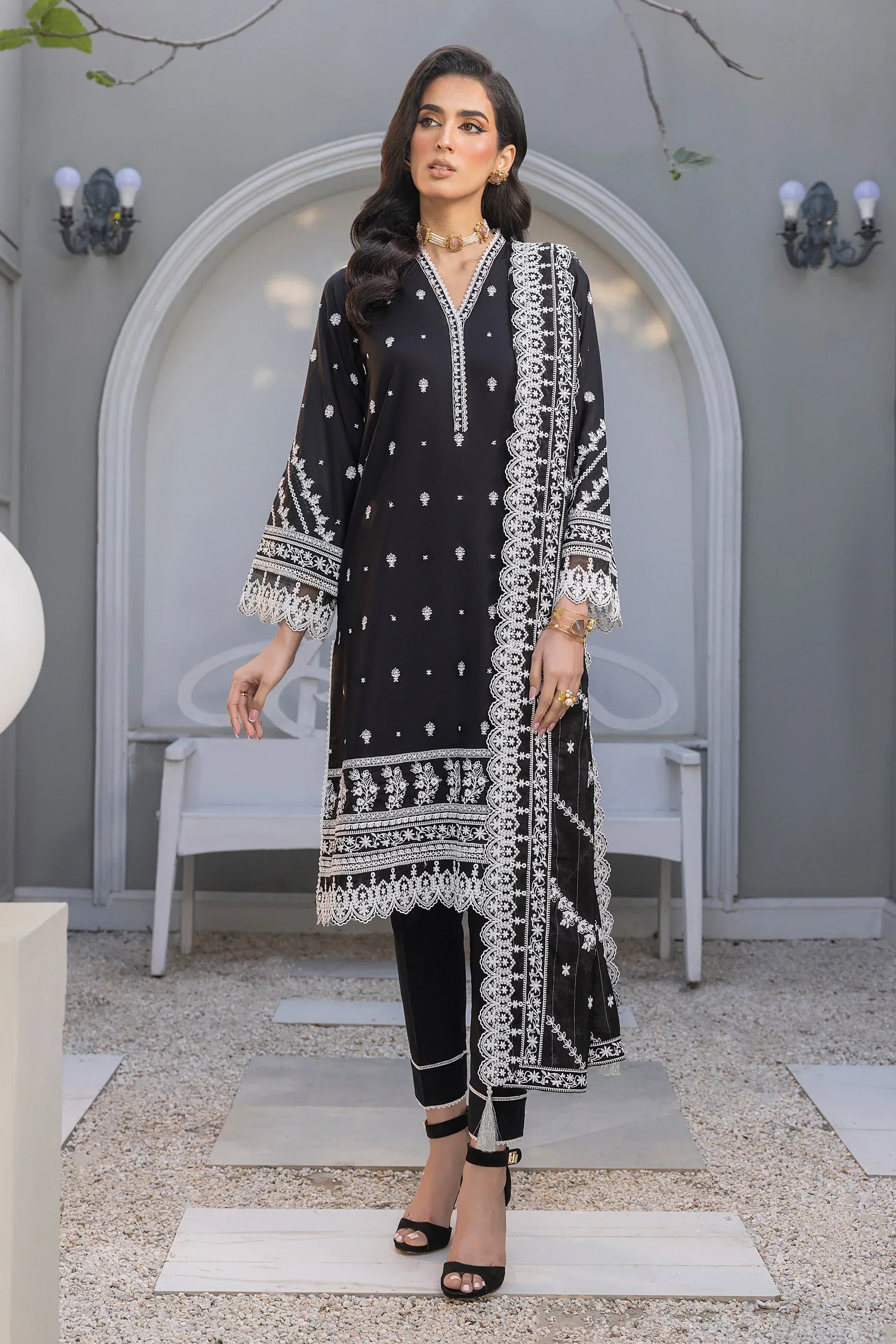 LSM | Embroidered Collection | 01 - Riwayat-e-Khas