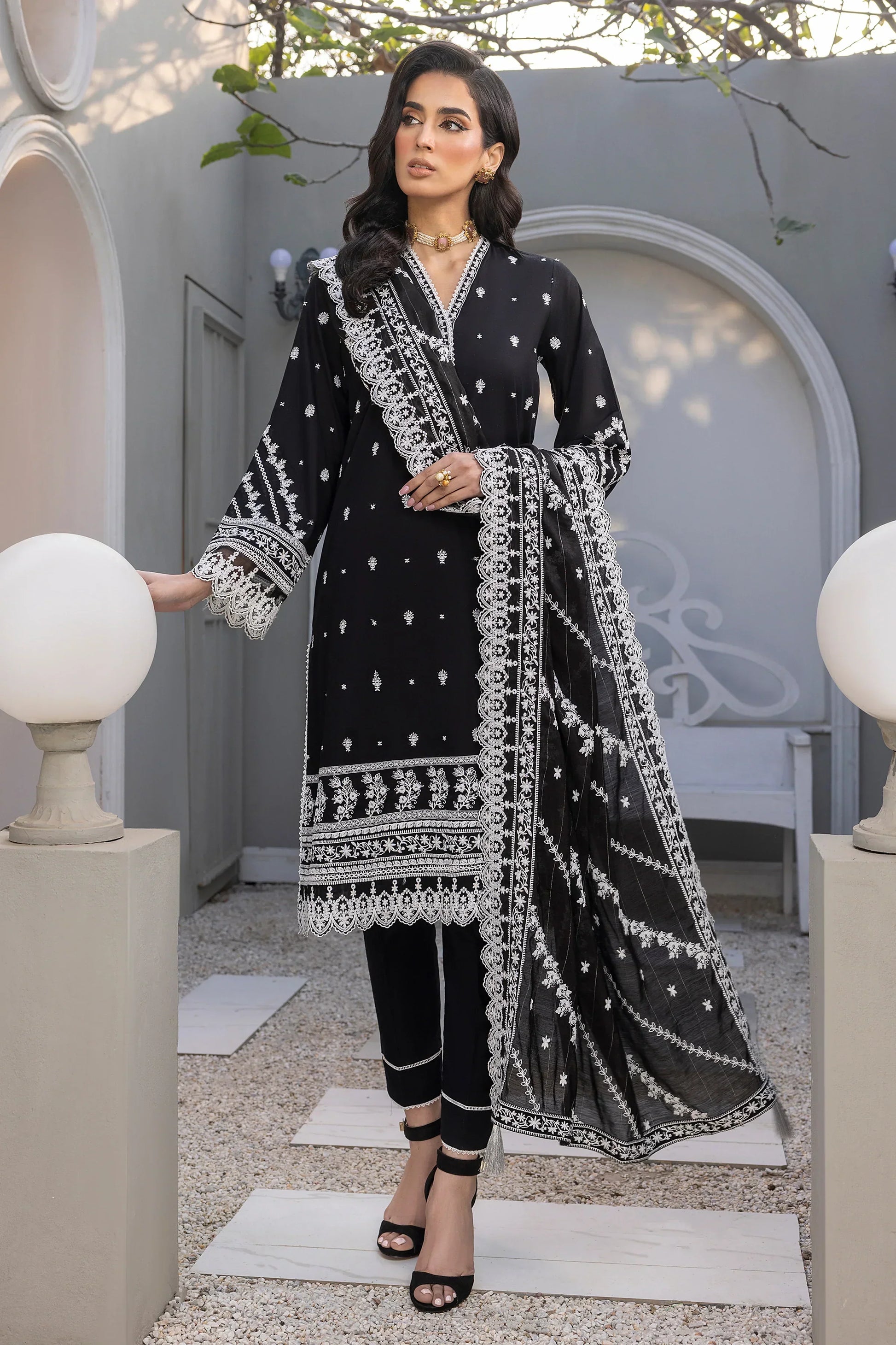 LSM | Embroidered Collection | 01 - Riwayat-e-Khas