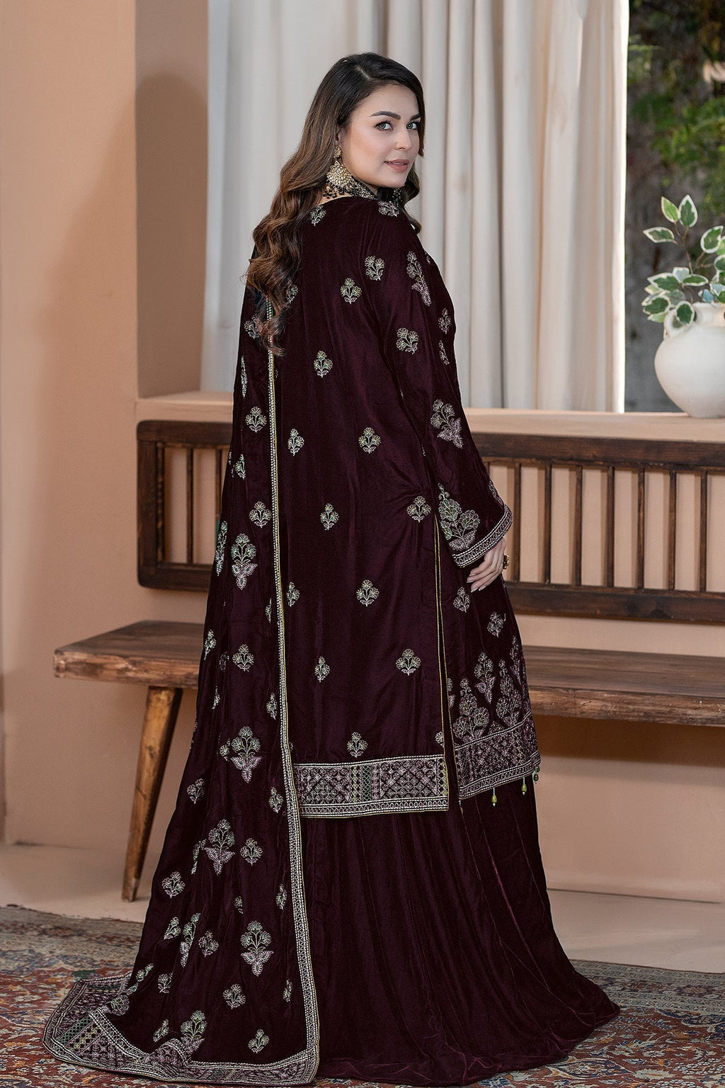 Raeesa Premium | Bareeza Velvet | VL-102