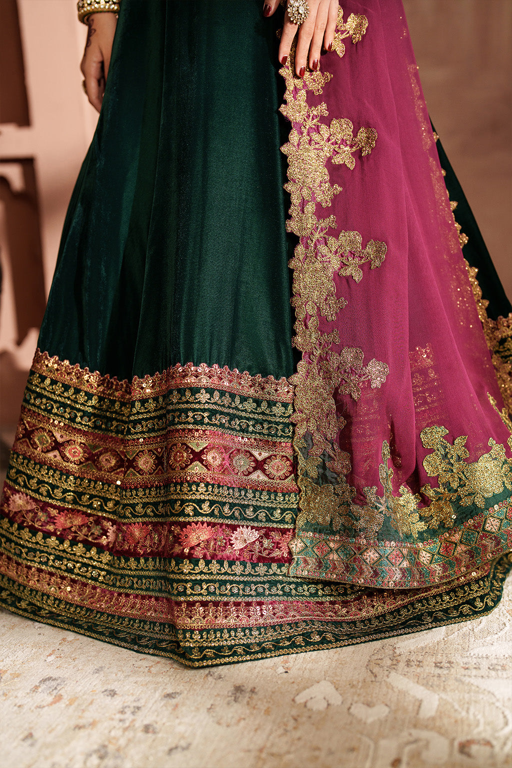 Iznik | Velvet 25 | IV-65 Embroidered Velvet