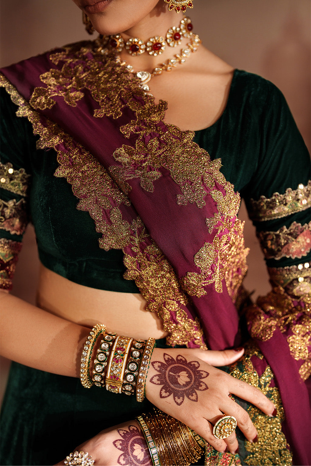 Iznik | Velvet 25 | IV-65 Embroidered Velvet
