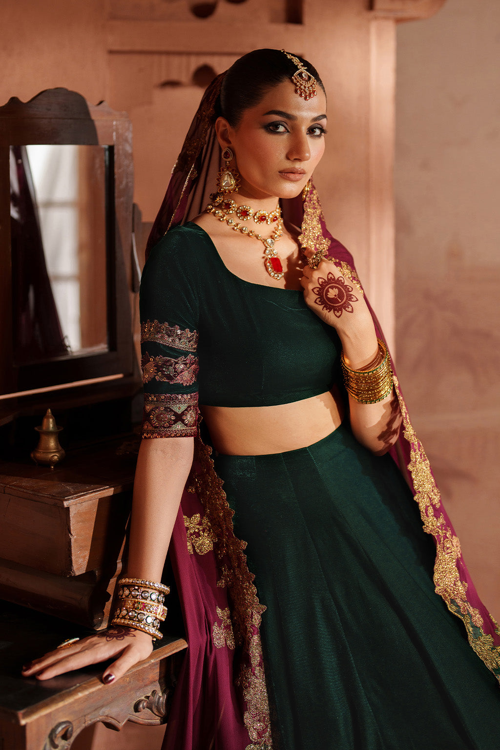 Iznik | Velvet 25 | IV-65 Embroidered Velvet