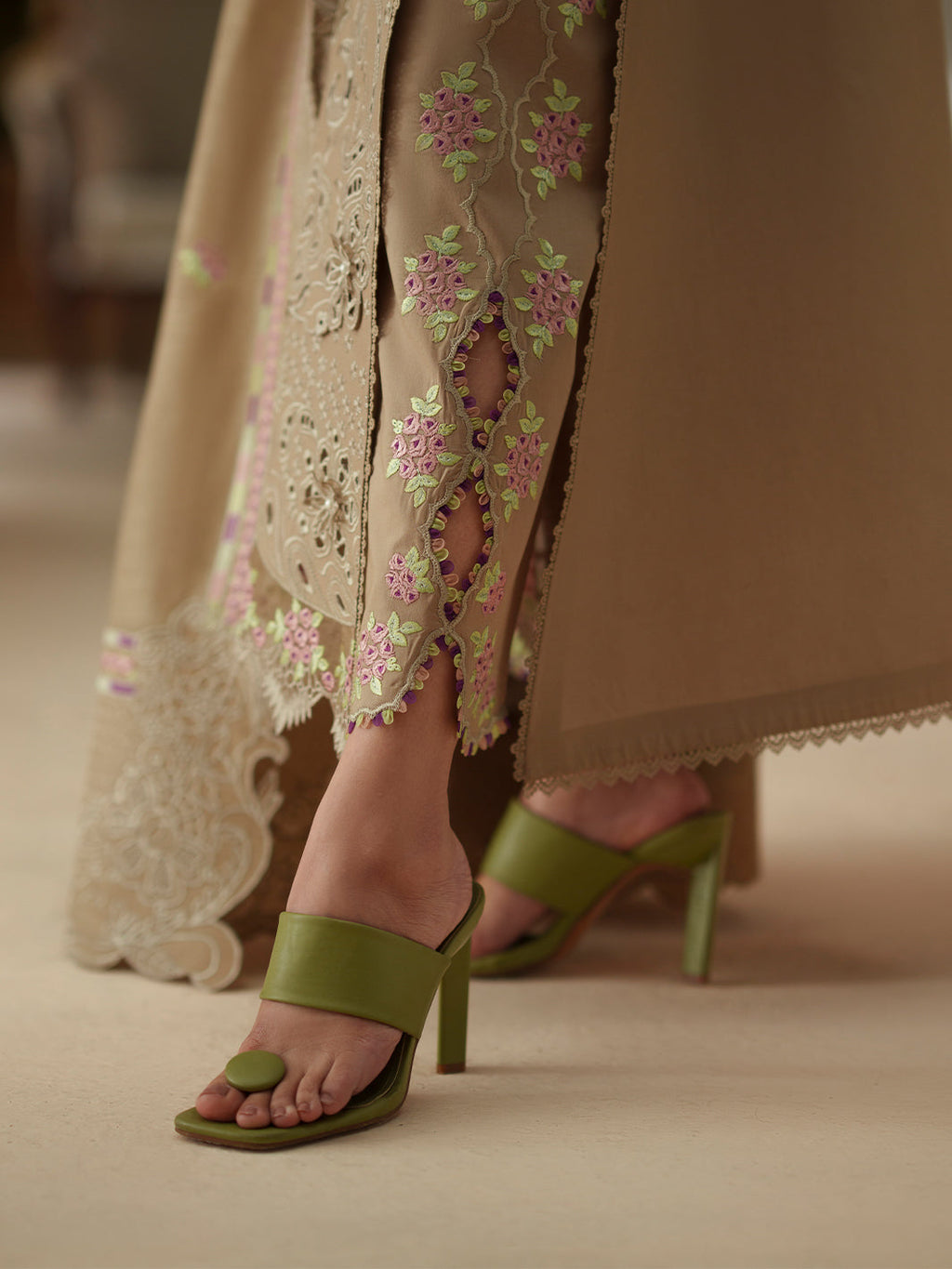 Bin Ilyas | Mashriq Luxury Lawn 26 | D-113-A