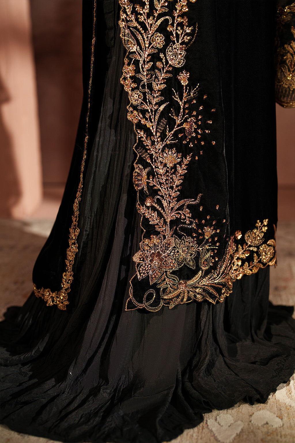 Iznik | Velvet 25 | IV-62 Embroidered Velvet