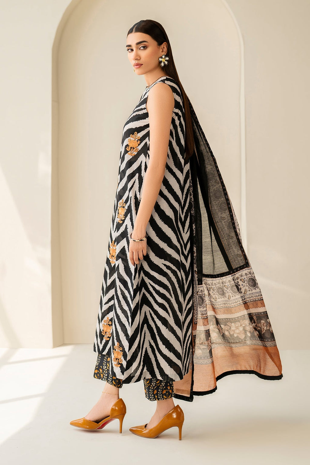 Baroque | Embroidered Lawn | SF-4206