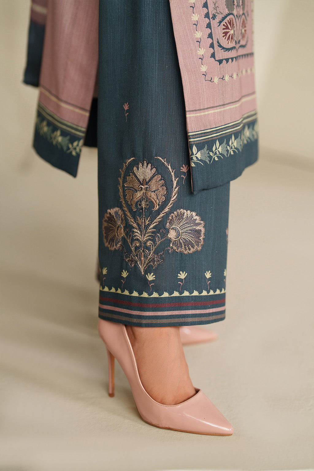 Iznik | Winter Chapter 25 | UE-569 Printed Khaddar