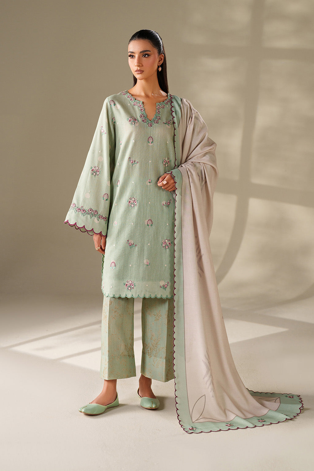 Iznik | Winter Chapter 25 | UE-563 Printed Khaddar