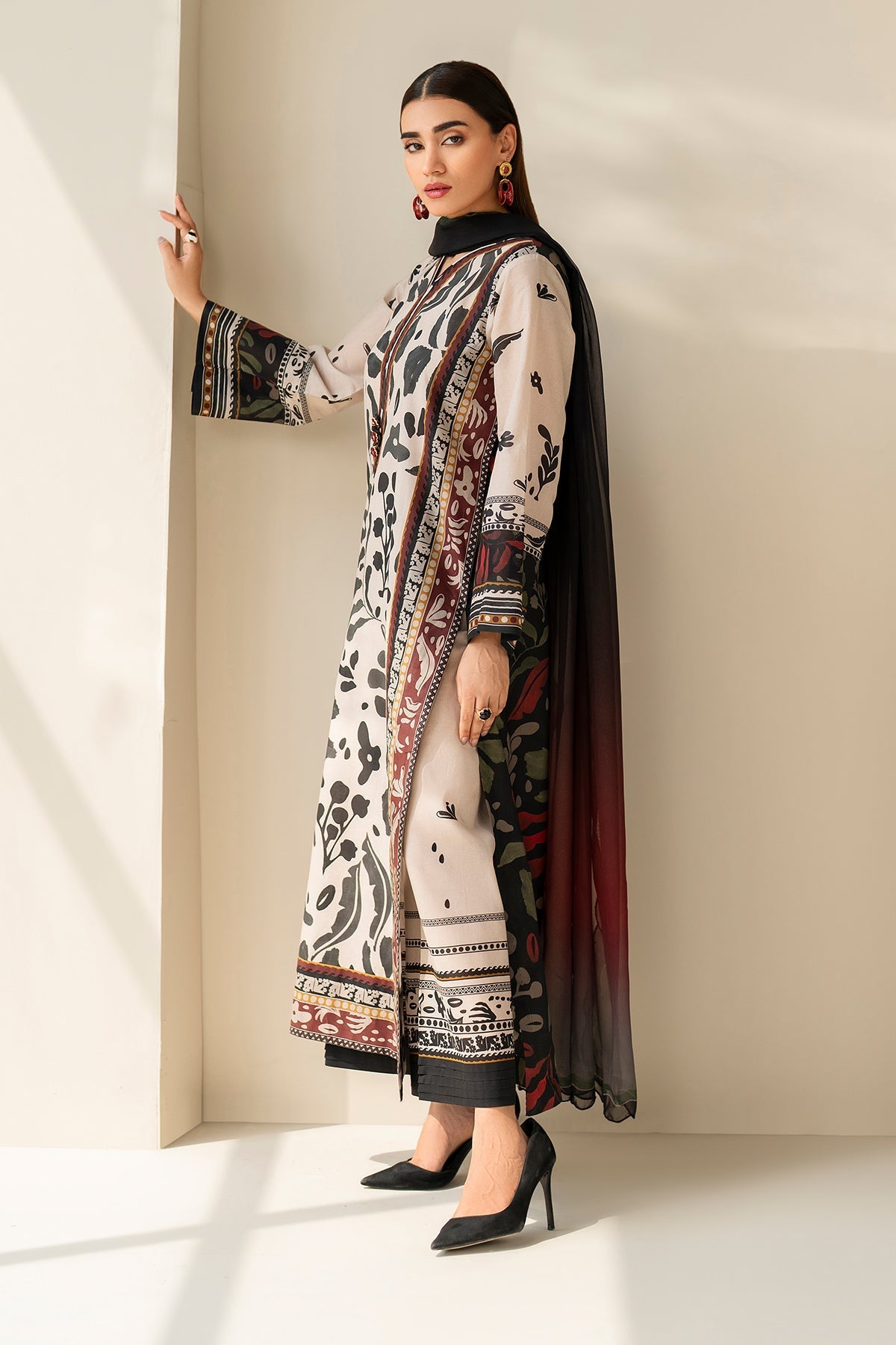 Baroque | Embroidered Lawn | SF-4199