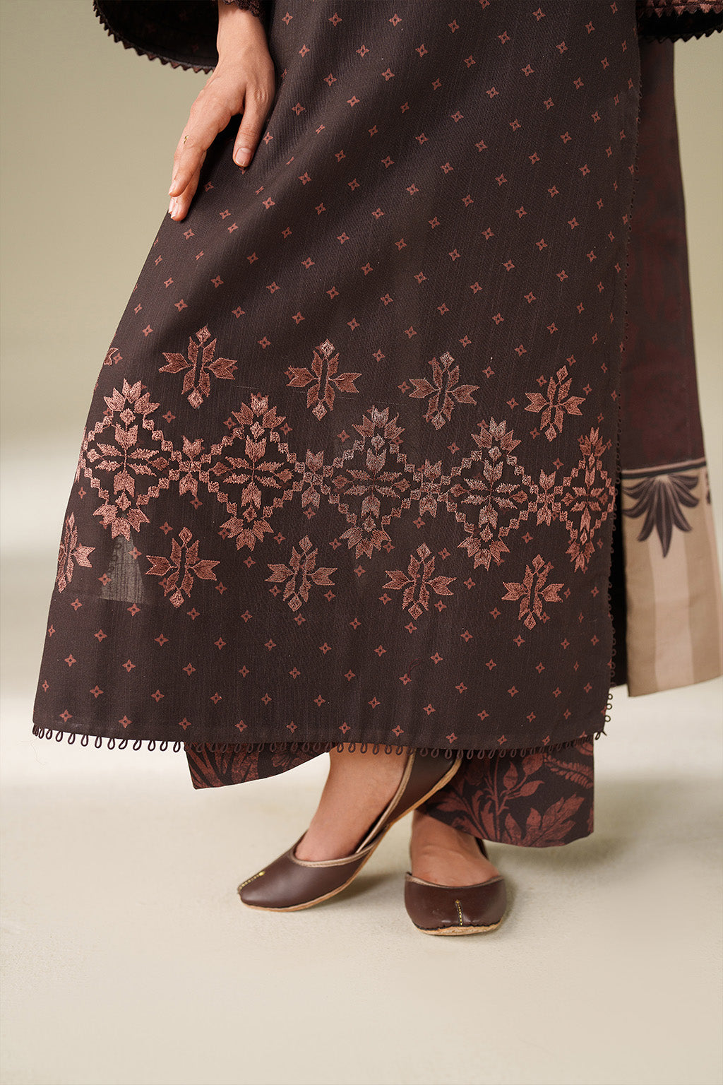 Iznik | Winter Chapter 25 | UE-559 Printed Khaddar
