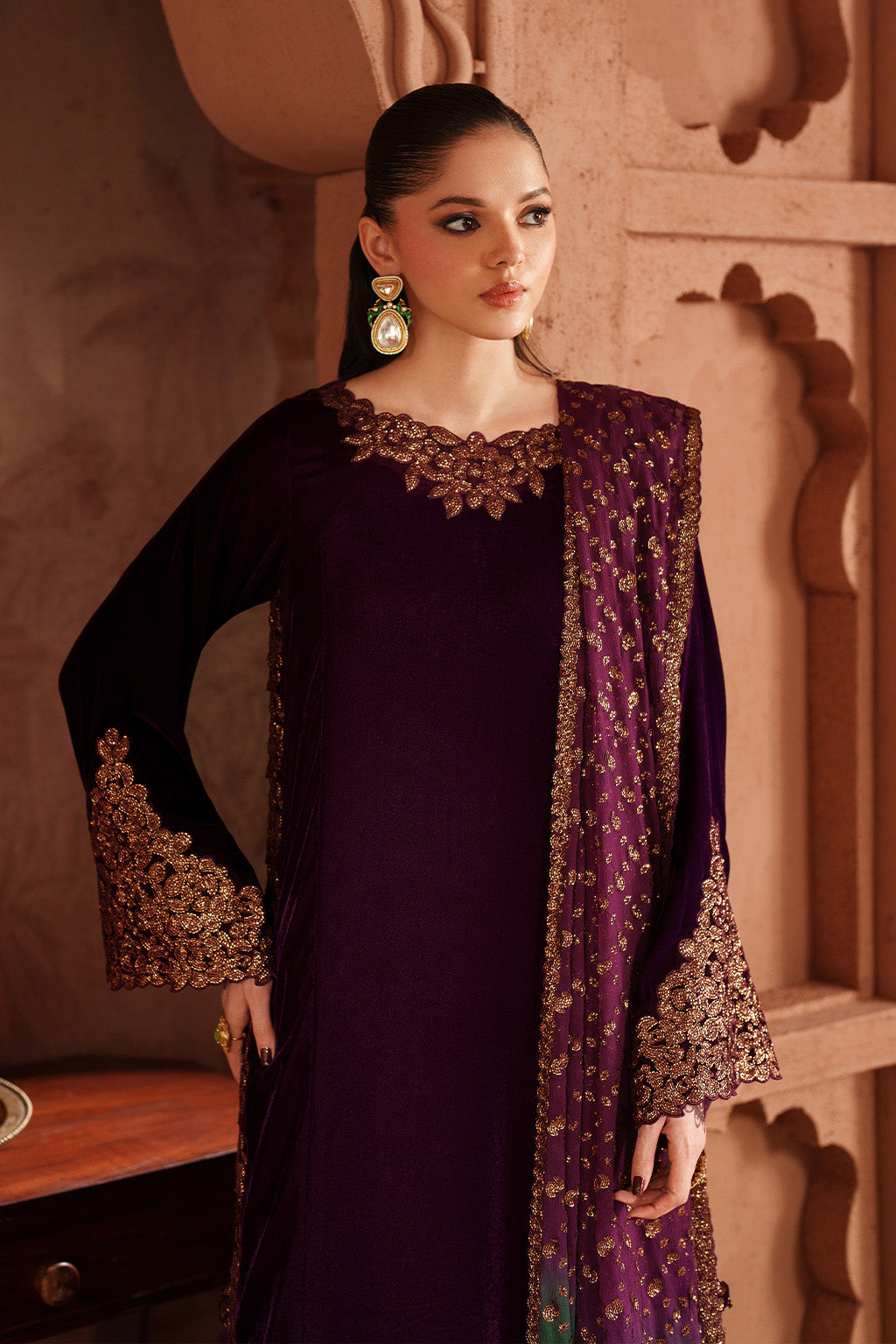 Iznik | Velvet 25 | IV-57 Embroidered Velvet
