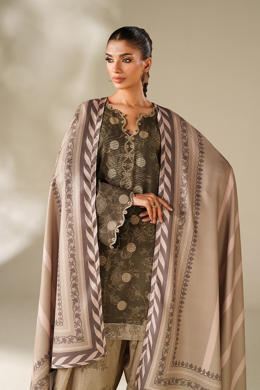 Iznik | Winter Chapter 25 | UE-565 Printed Khaddar