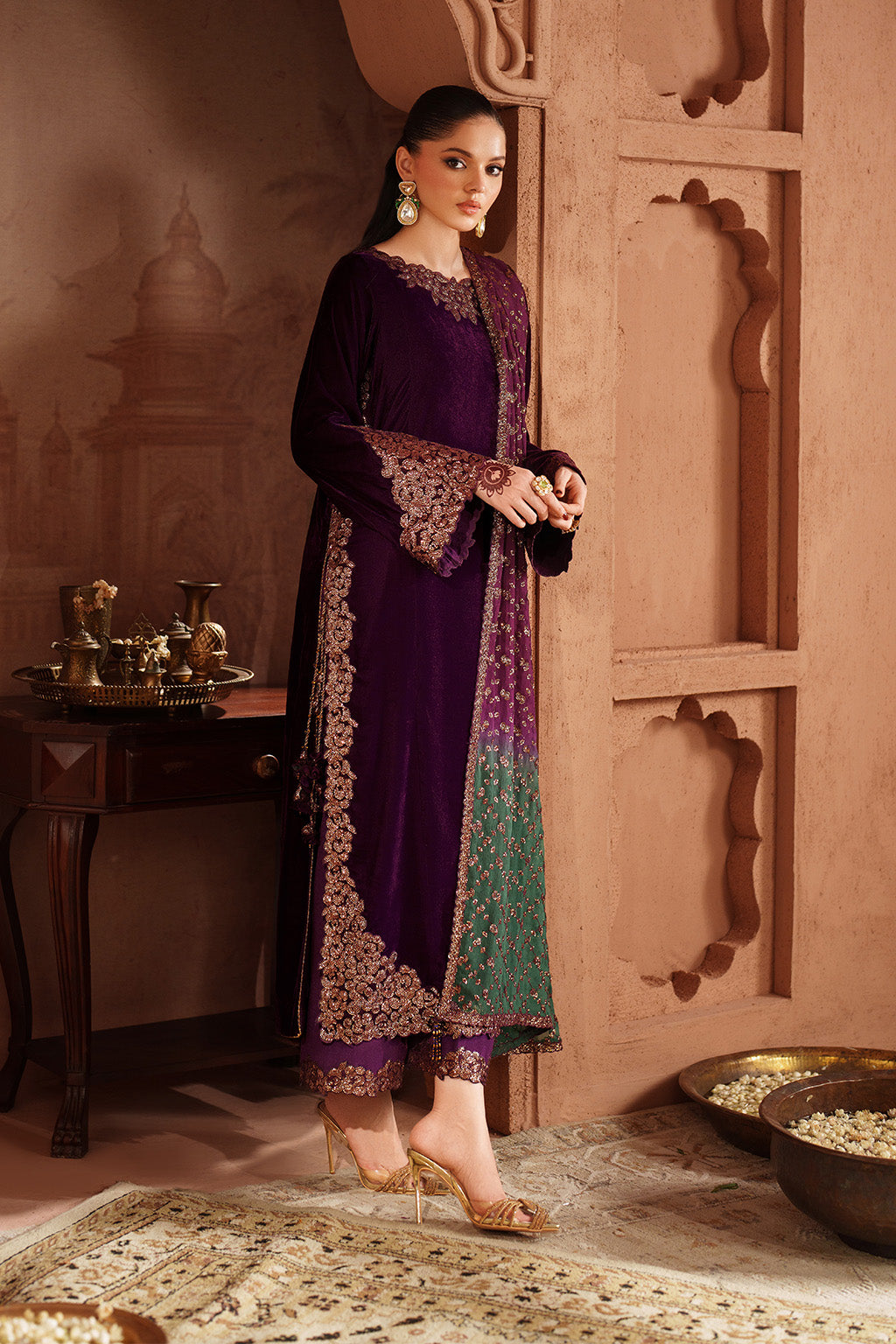 Iznik | Velvet 25 | IV-57 Embroidered Velvet