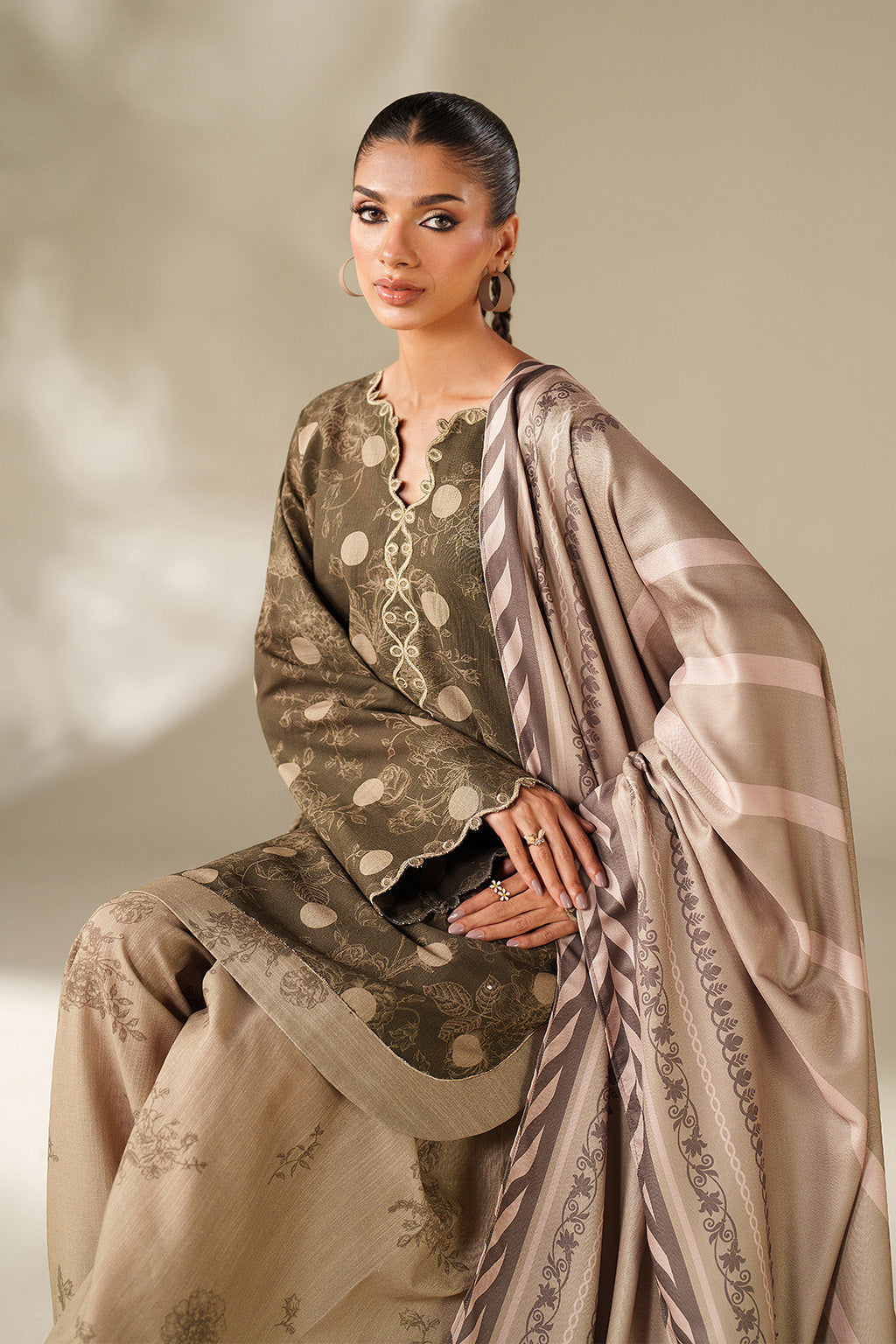 Iznik | Winter Chapter 25 | UE-565 Printed Khaddar