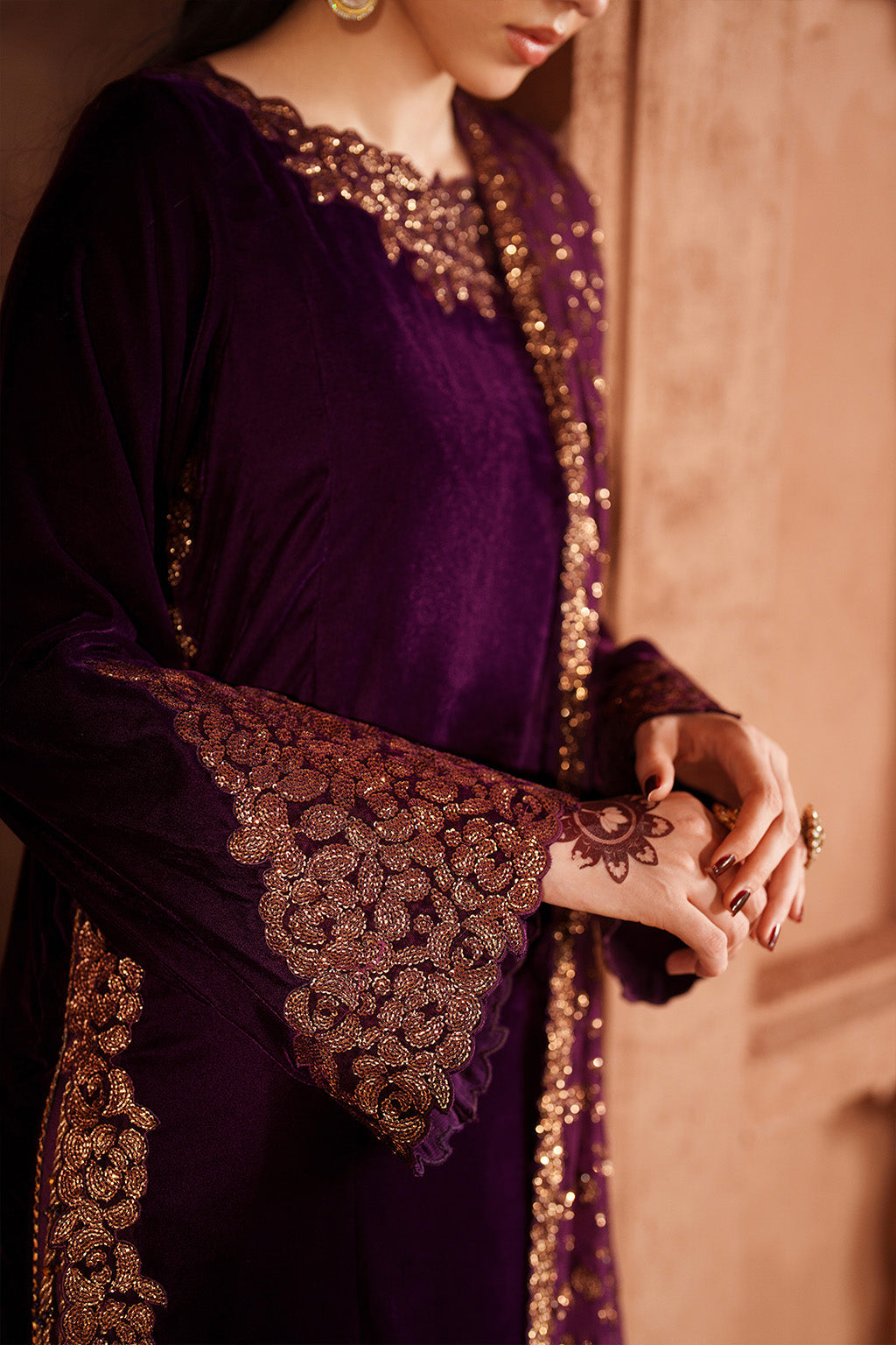 Iznik | Velvet 25 | IV-57 Embroidered Velvet