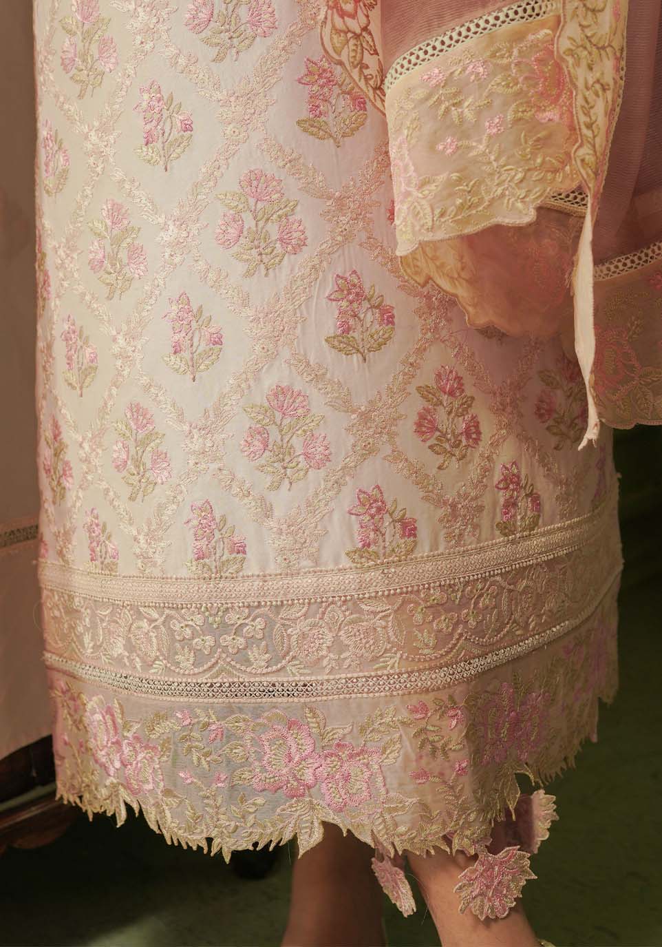 Zarqash | Tresor Luxury Lawn 24 | ZQT 003 FLORA - Riwayat-e-khas