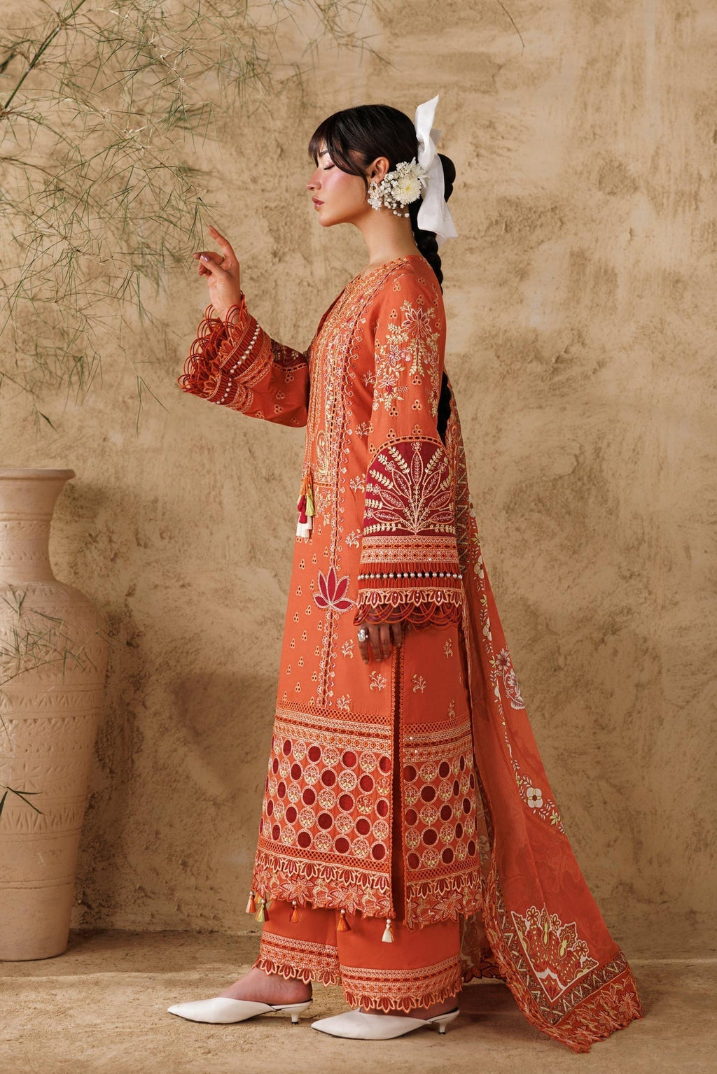 Akbar Aslam | Elea Lawn 26 | Alpine