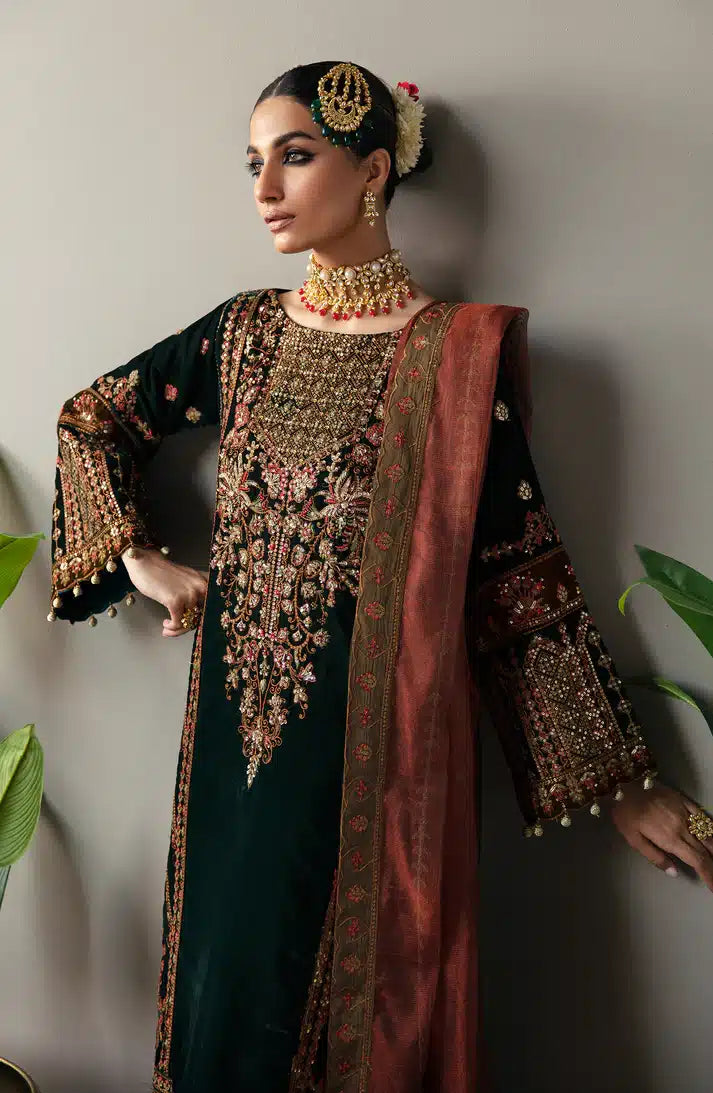 Emaan Adeel | Makhmal Velvet Edition 23 | MK-06 VERSHA - House Of Anaya