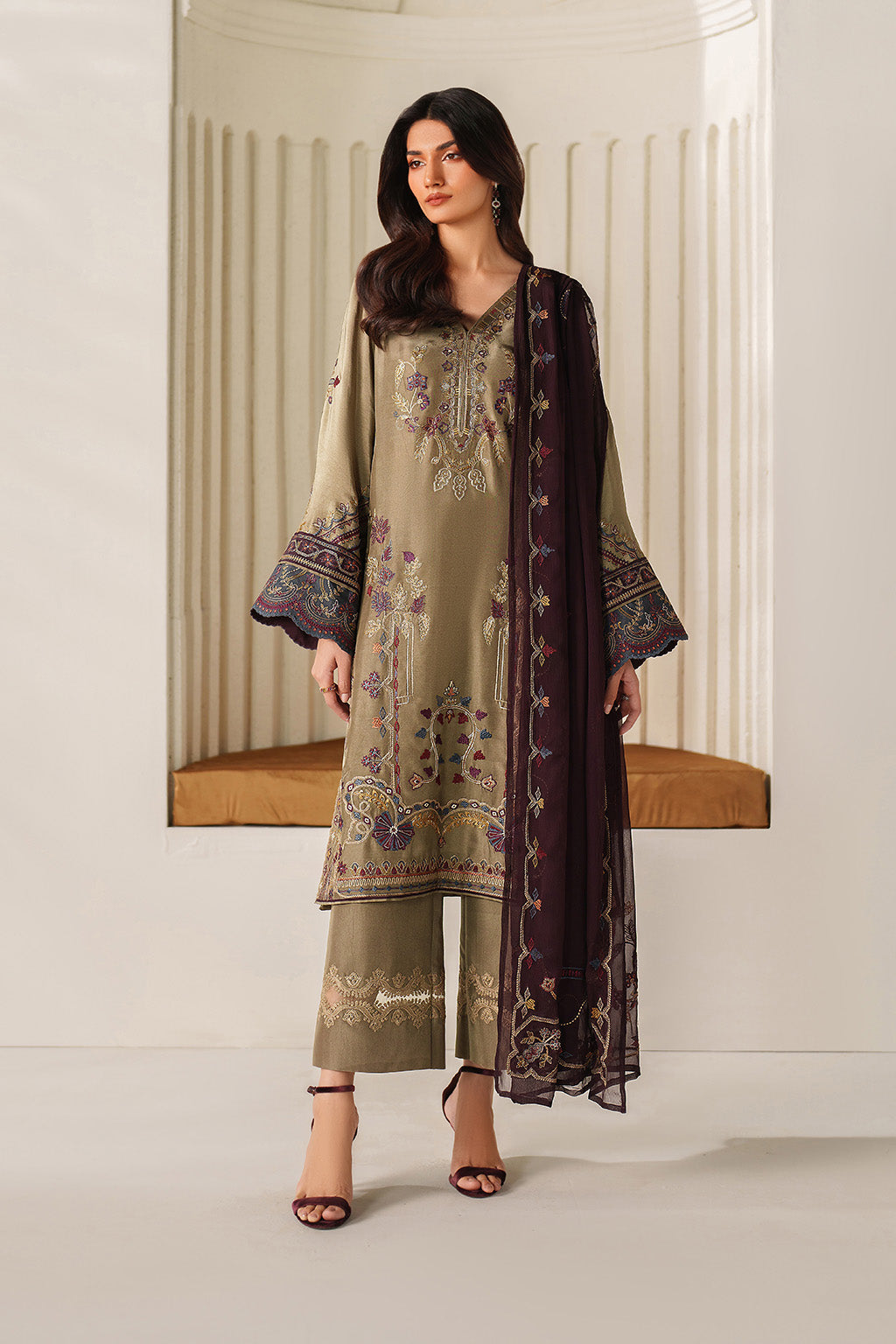 Iznik | Exclusive Formals | UE-614 Embroidered Ramen Silk