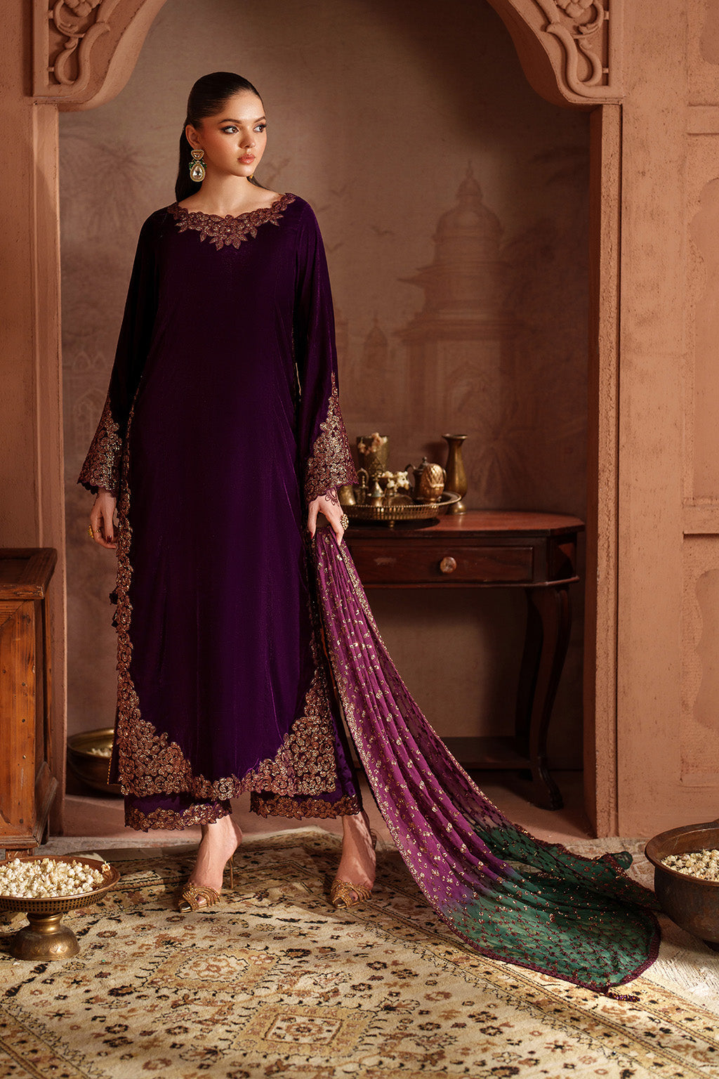 Iznik | Velvet 25 | IV-57 Embroidered Velvet