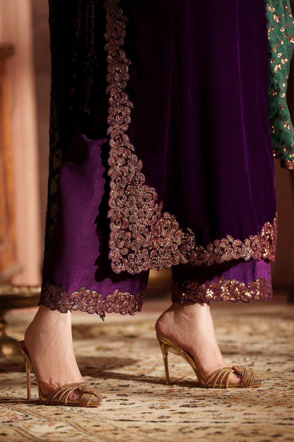 Iznik | Velvet 25 | IV-57 Embroidered Velvet