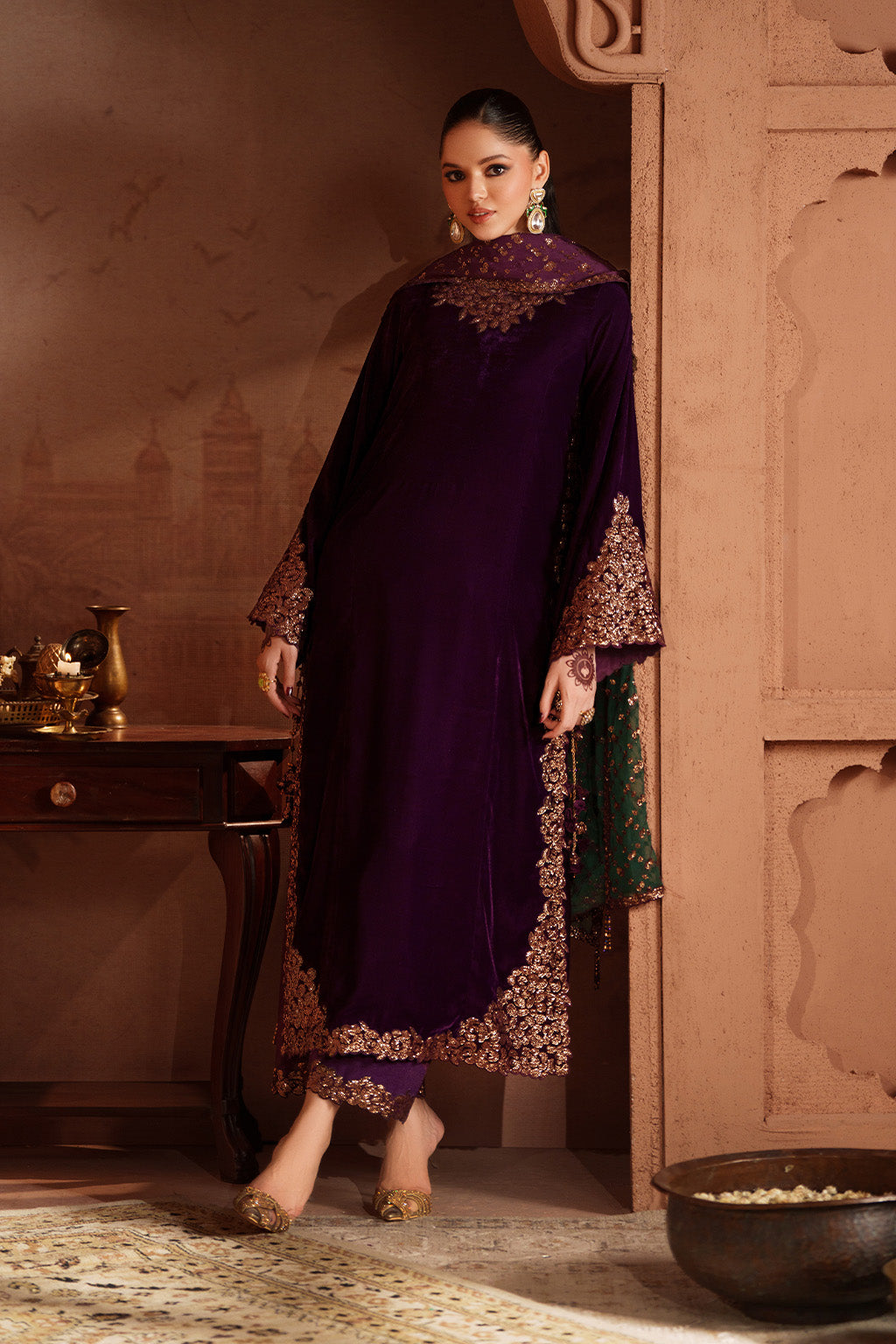 Iznik | Velvet 25 | IV-57 Embroidered Velvet