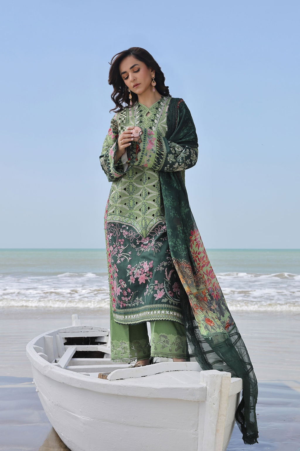 Maryam Hussain | Luxury Lawn 24 | GARDENIA - Riwayat-e-Khas