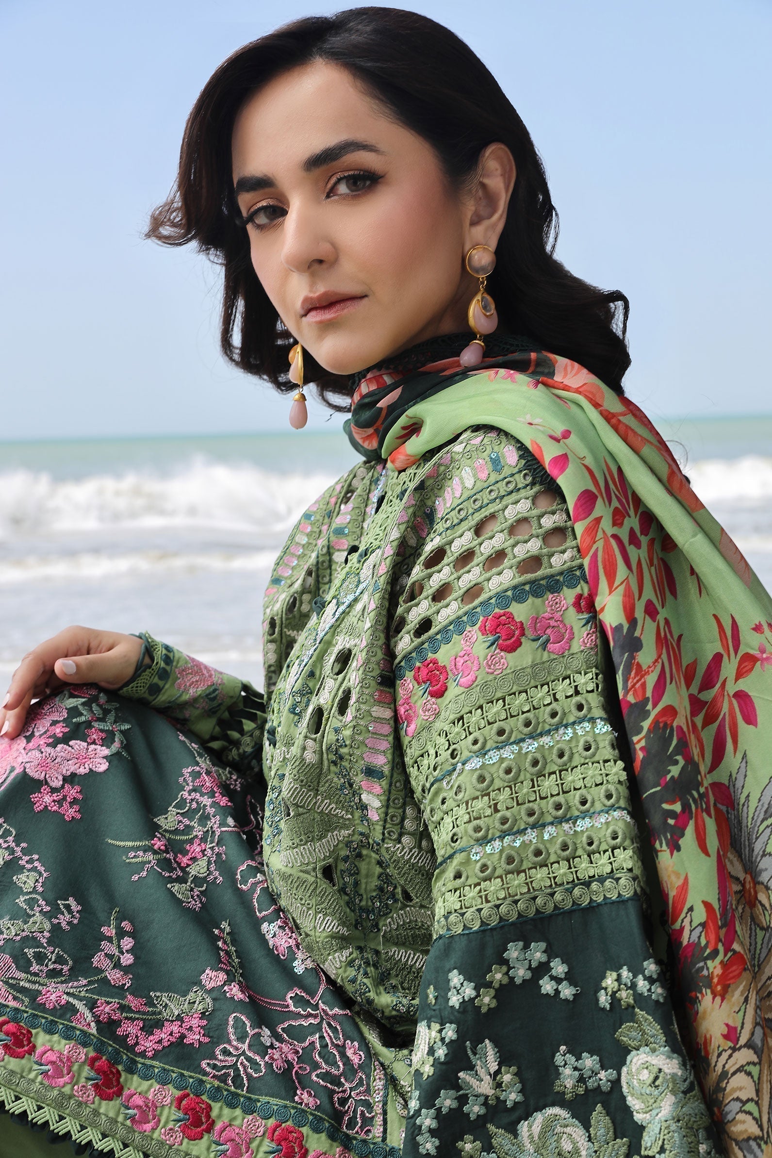 Maryam Hussain | Luxury Lawn 24 | GARDENIA - Riwayat-e-Khas