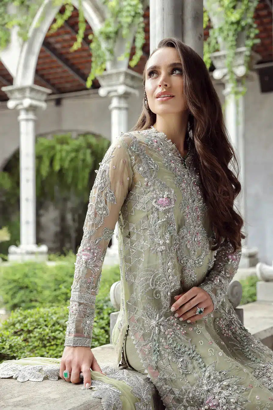 Maryam Hussain | Raha Luxury Festive 23 | Nurey - Riwayat-e-Khas