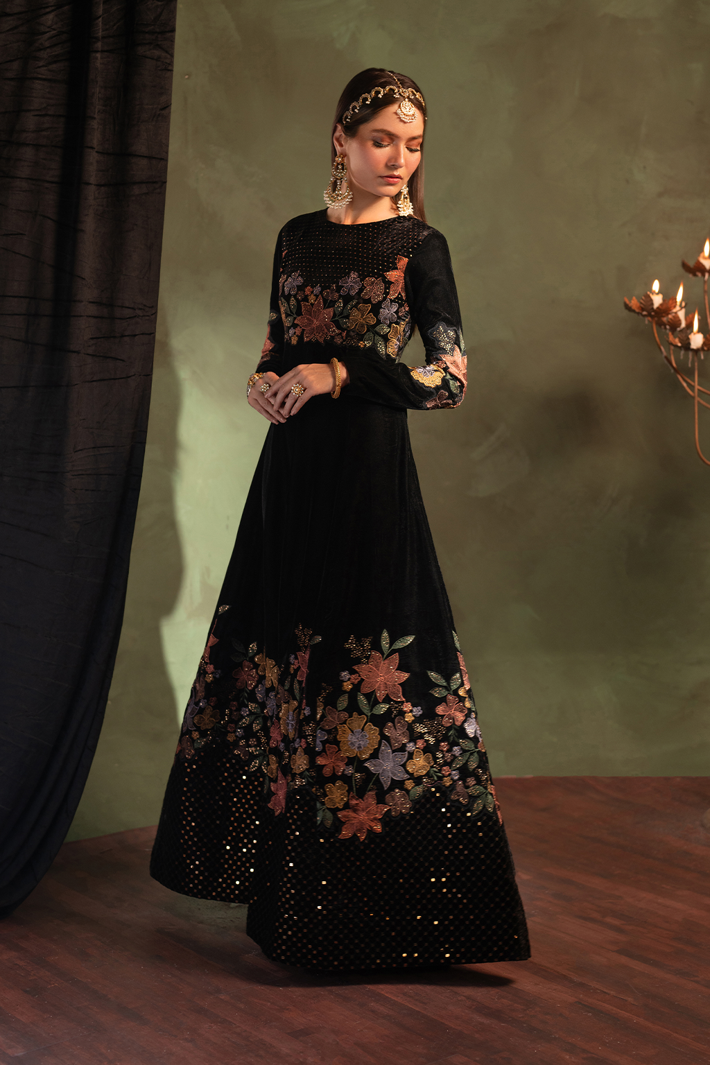 Iznik | Velvet 25 | IV-52 Embroidered Velvet