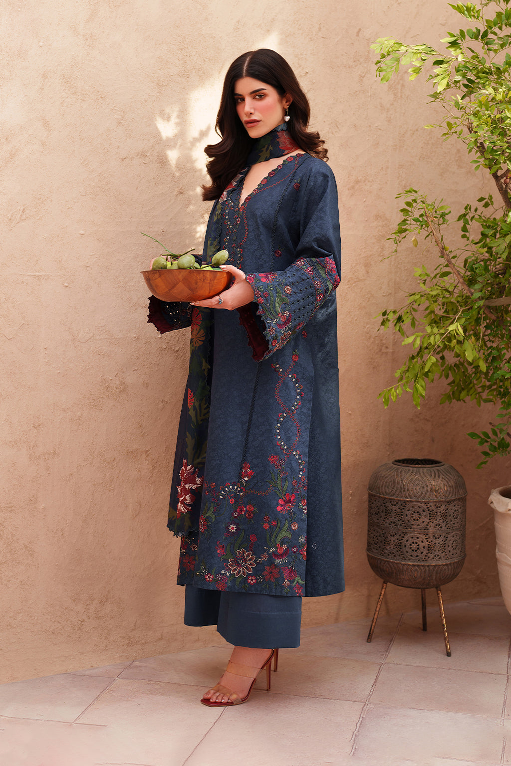 Iznik | Eid Lawn | EL-01 Embroidered Lawn