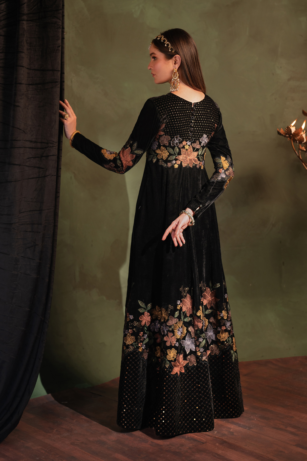 Iznik | Velvet 25 | IV-52 Embroidered Velvet