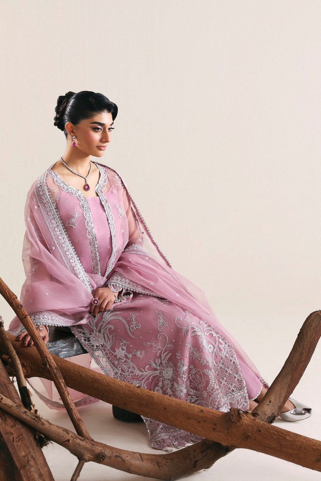 Akbar Aslam | Formal Pret | Vale