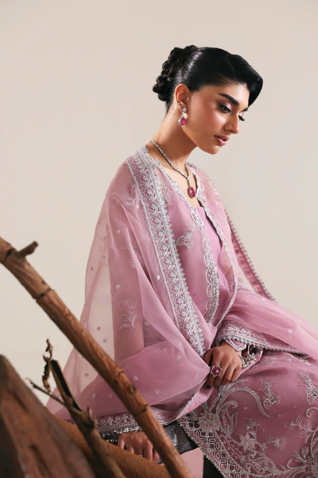 Akbar Aslam | Formal Pret | Vale