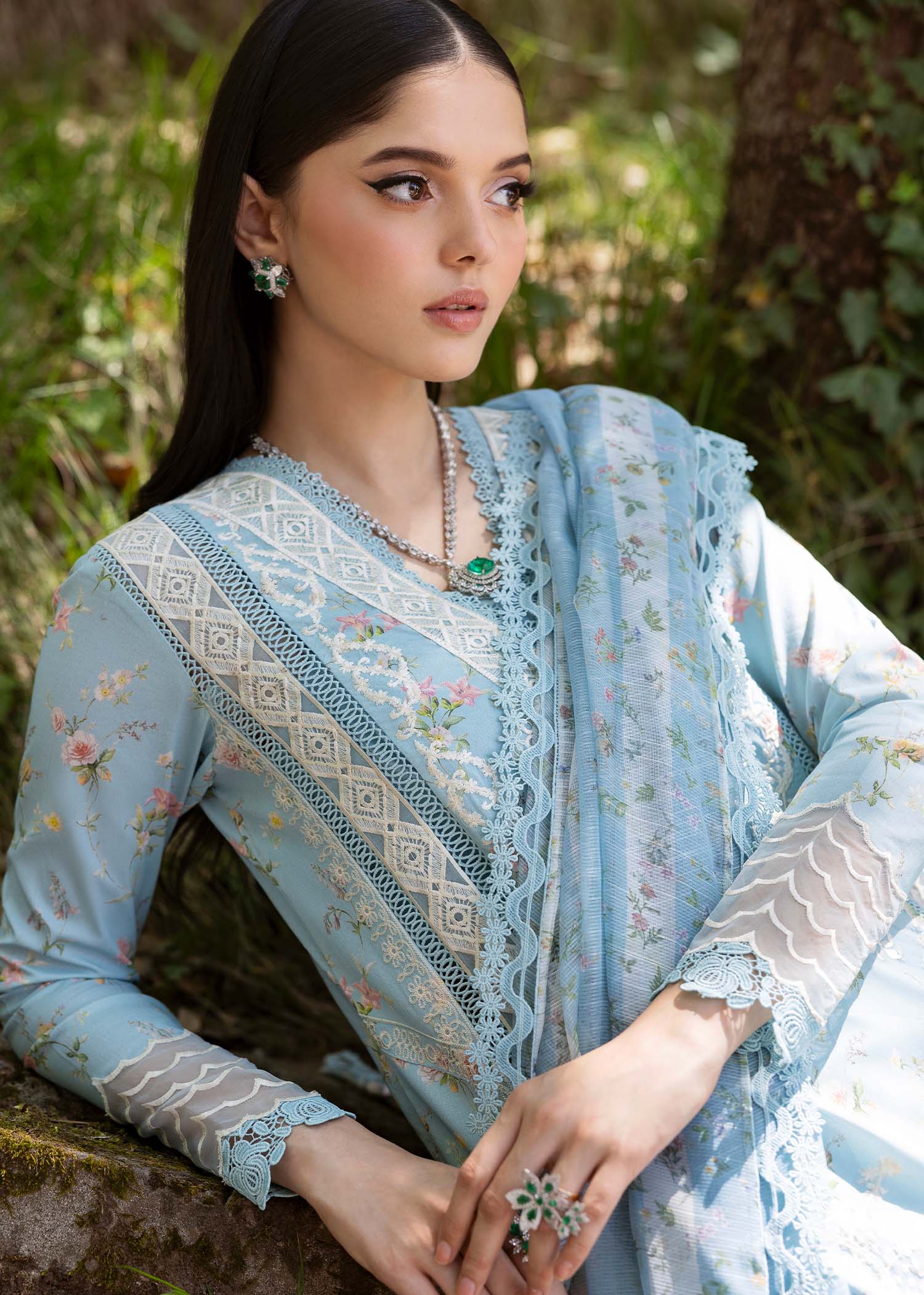 Saira Shakira | Bloom Lawn 25 | SWEET OPEL 8-B