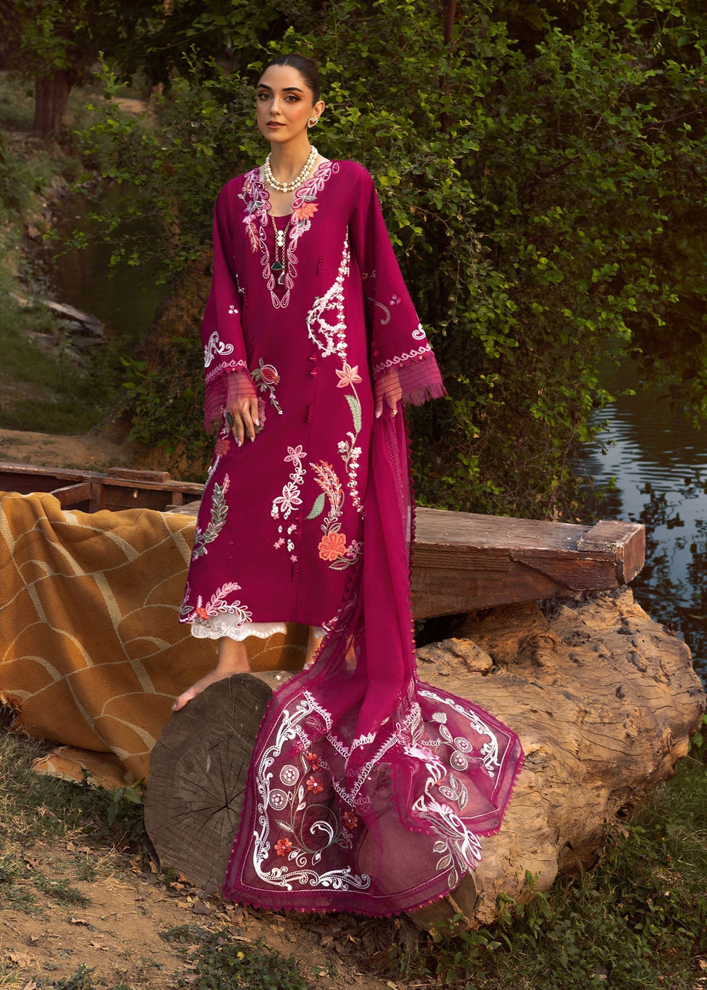Crimson | Tasawar 25 | MIRROR GARDEN - D3A