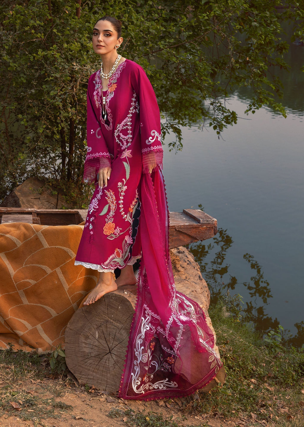 Crimson | Tasawar 25 | MIRROR GARDEN - D3A