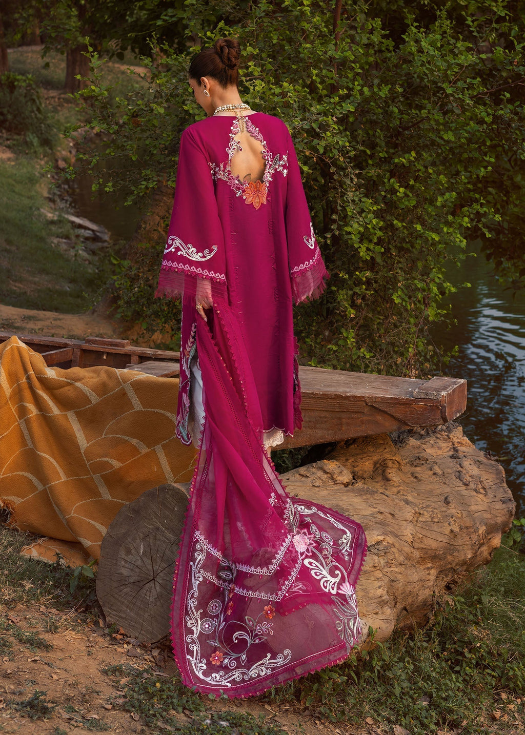 Crimson | Tasawar 25 | MIRROR GARDEN - D3A