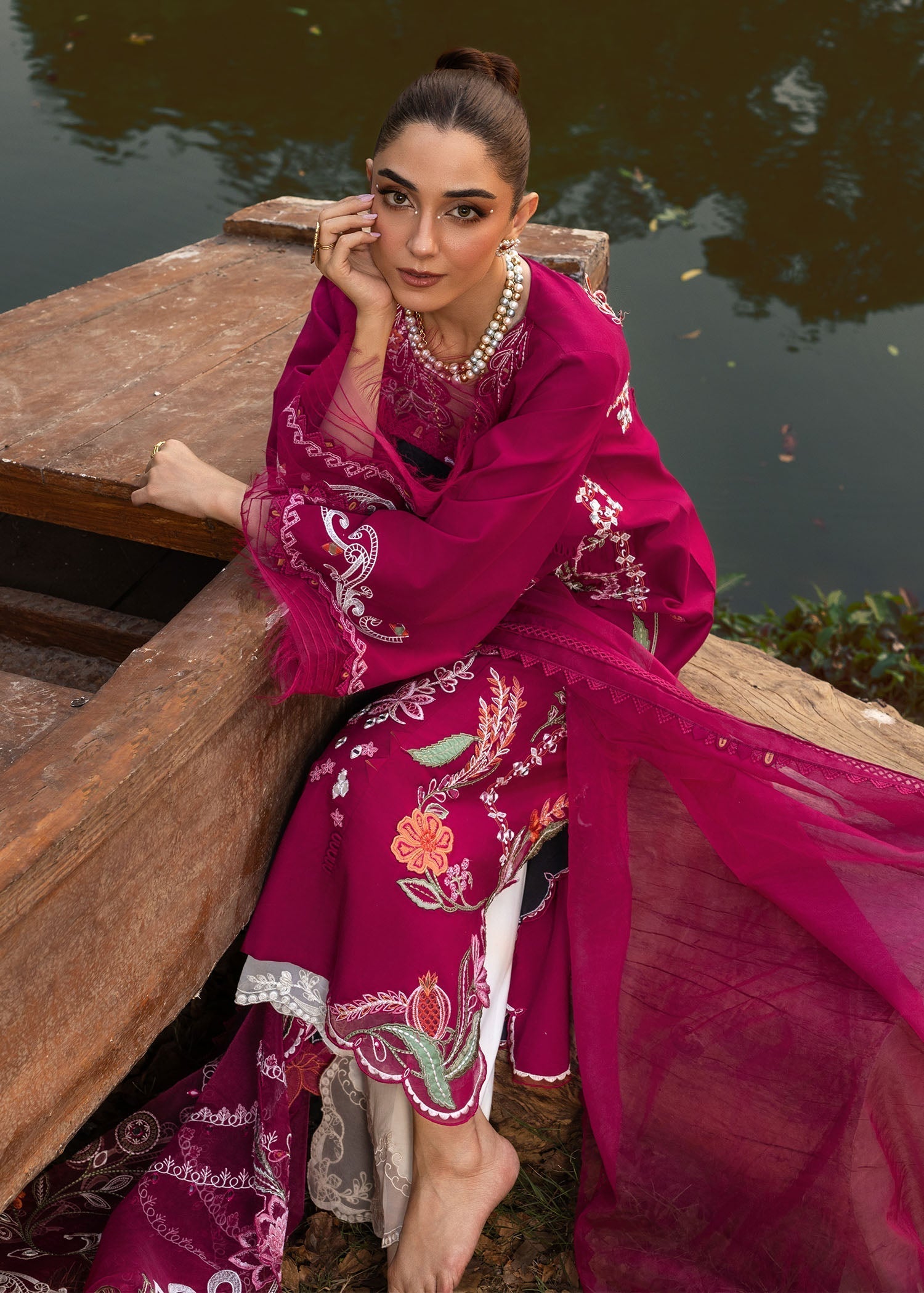 Crimson | Tasawar 25 | MIRROR GARDEN - D3A