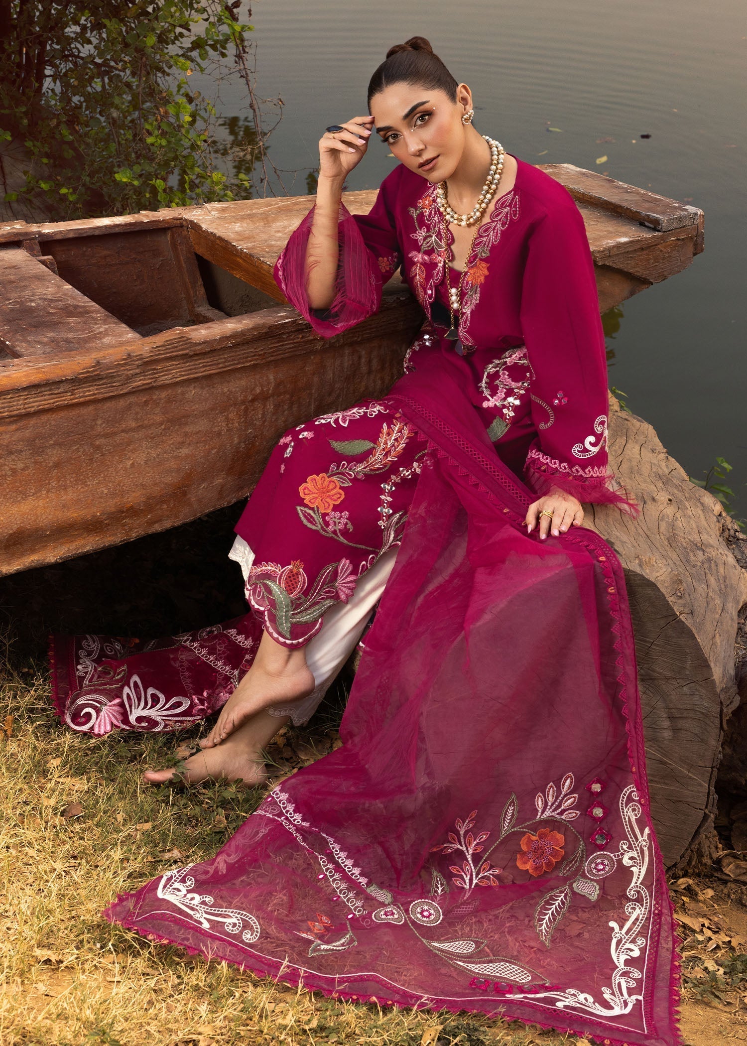Crimson | Tasawar 25 | MIRROR GARDEN - D3A