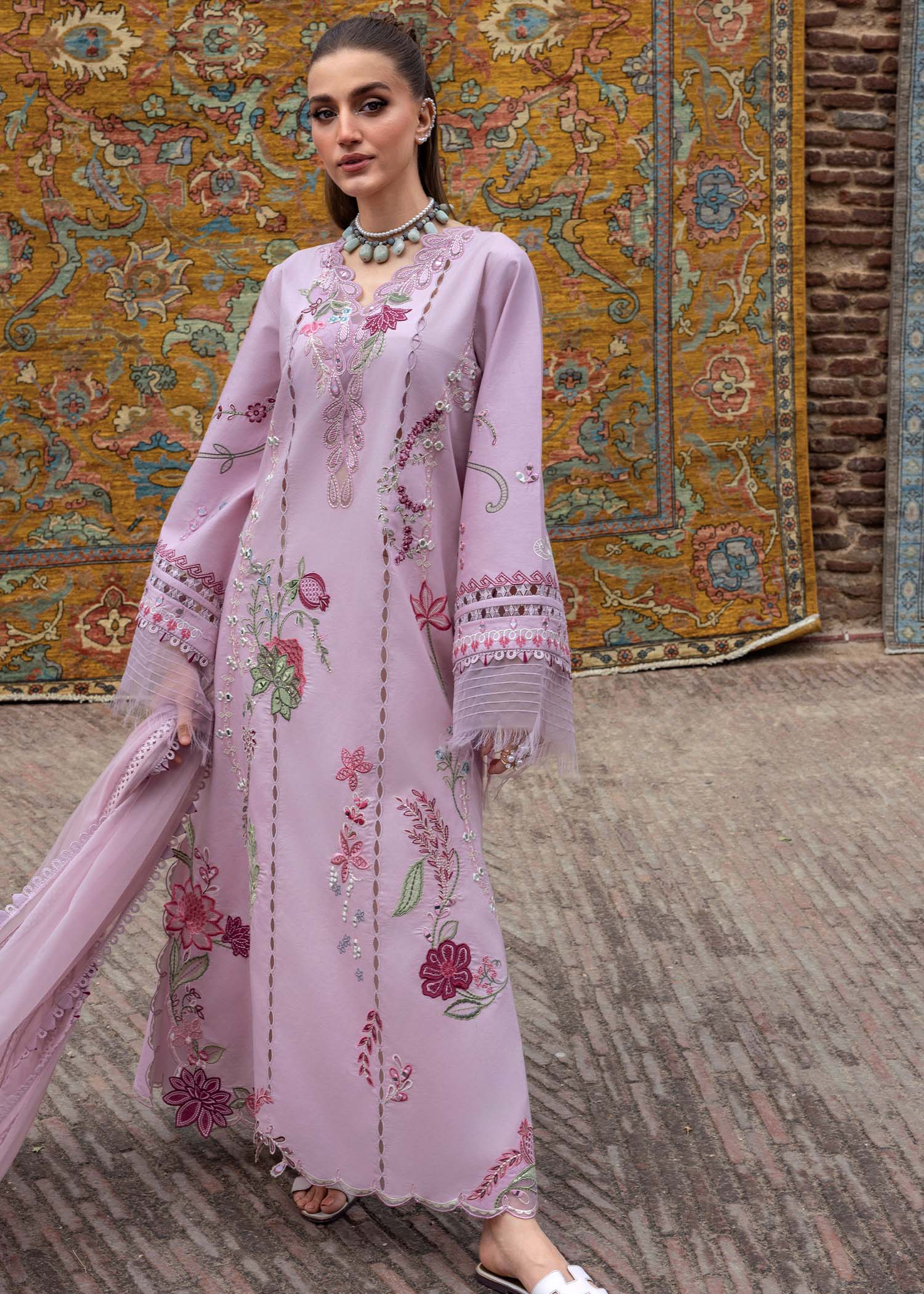 Crimson | Tasawar 25 | MIRROR GARDEN - D3B