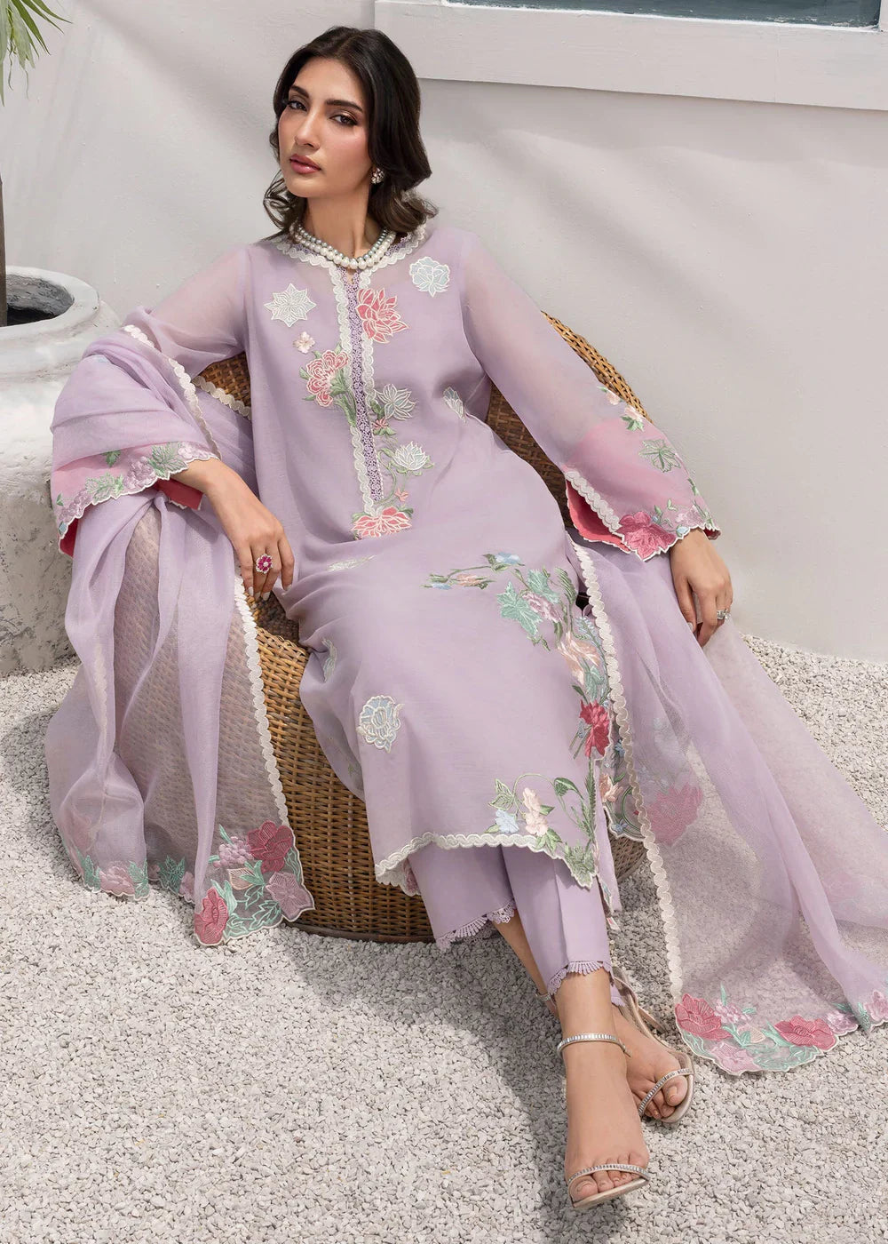 Saira Shakira | Rosea Casual Pret 25 | Irisé