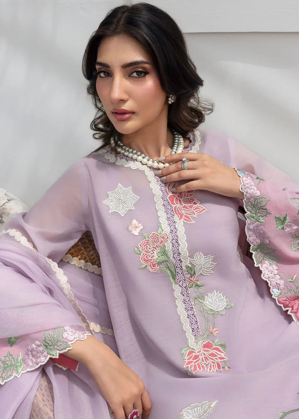 Saira Shakira | Rosea Casual Pret 25 | Irisé