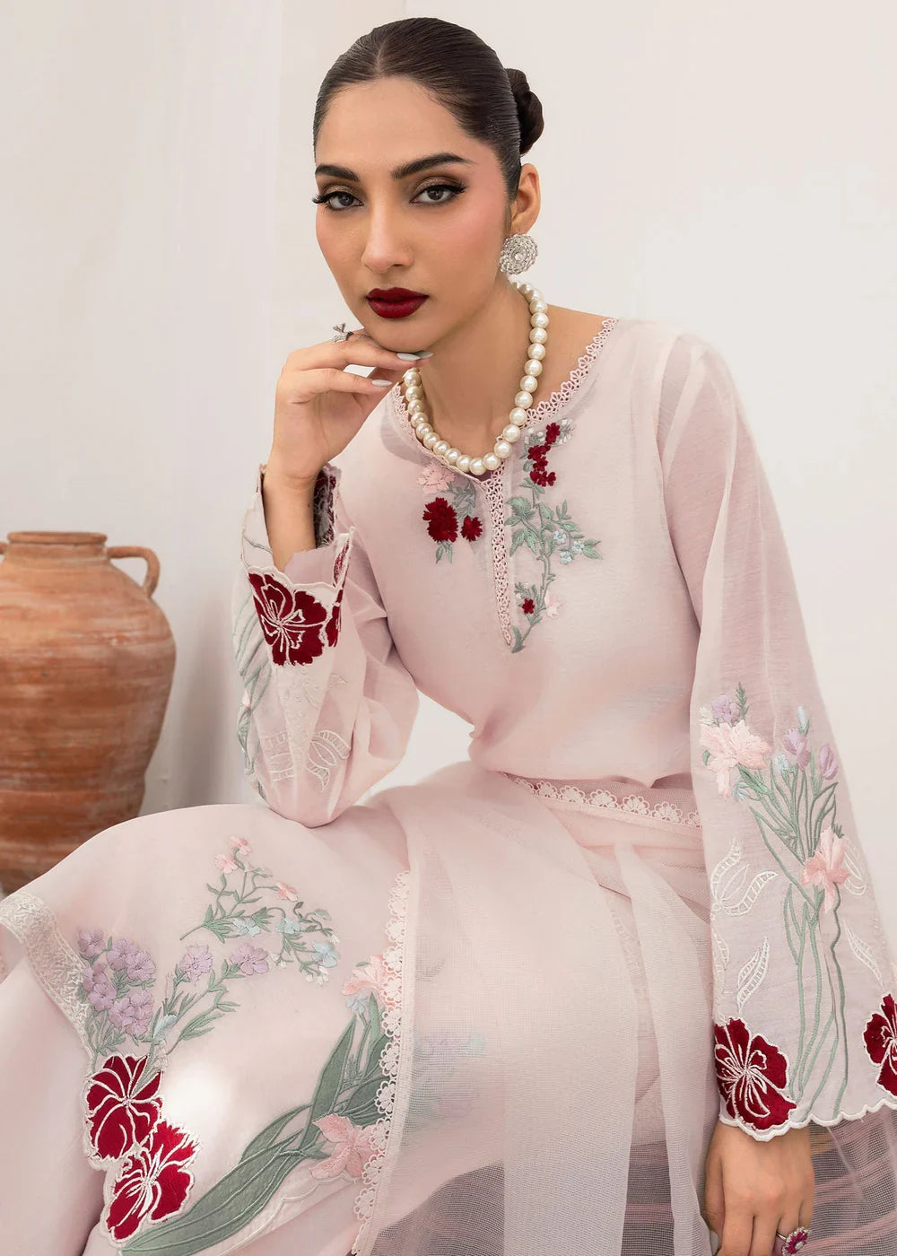 Saira Shakira | Rosea Casual Pret 25 | Petaline